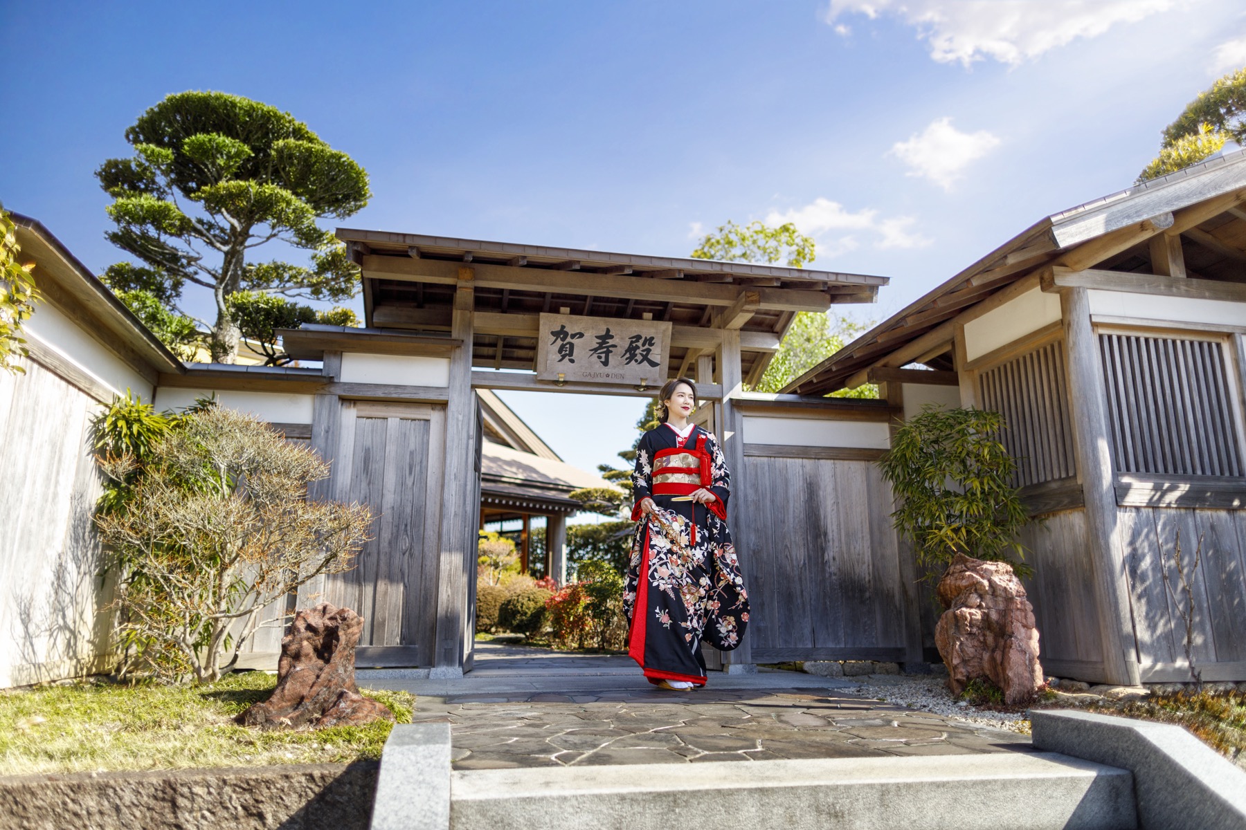 総檜造りの神殿「賀寿殿」の外観｜ザ・オランジェガーデン五十鈴川（三重県伊勢市の結婚式場）