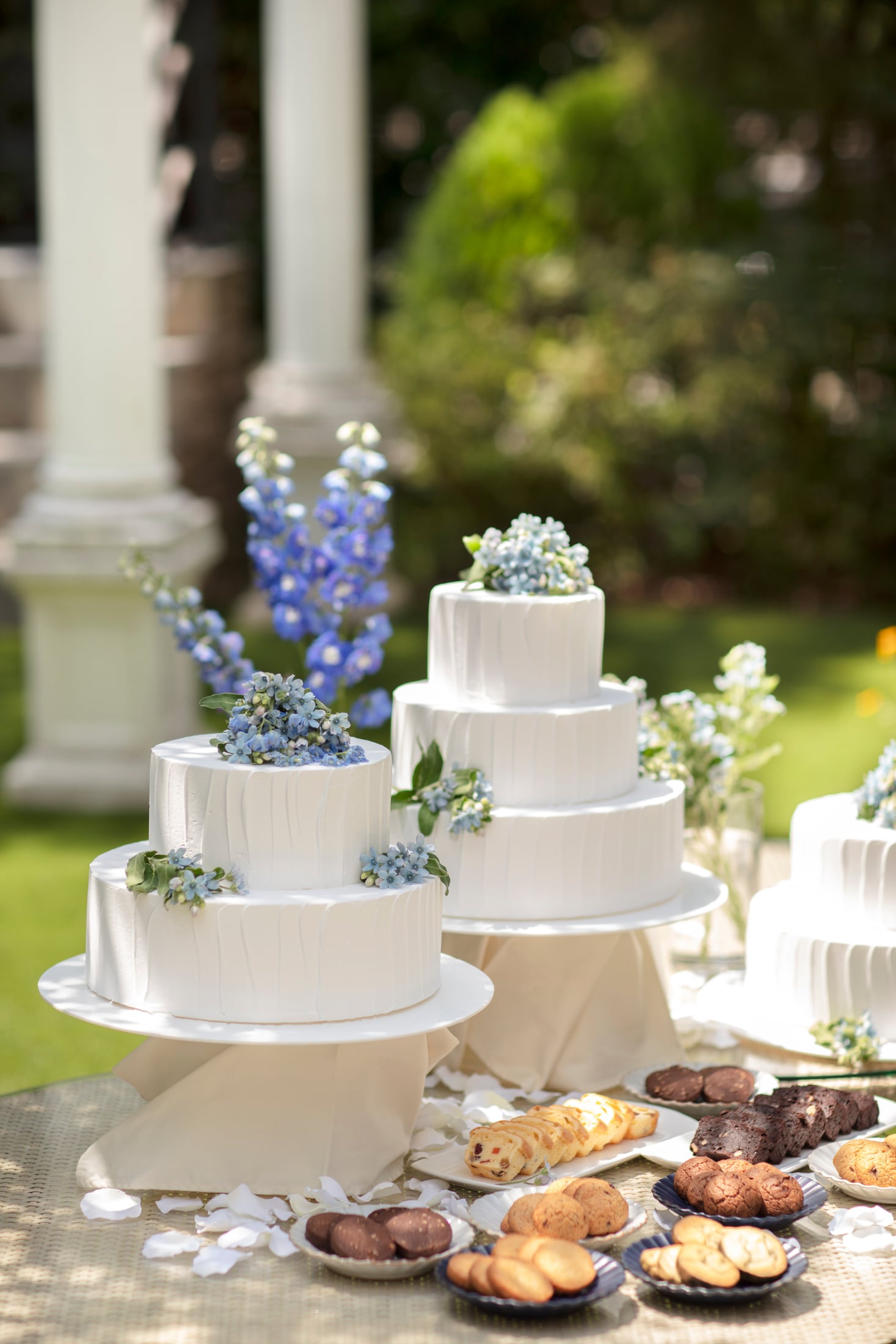 ブルーを効かせたウェディングケーキ｜ザ・オランジェガーデン五十鈴川（三重県伊勢市の結婚式場）