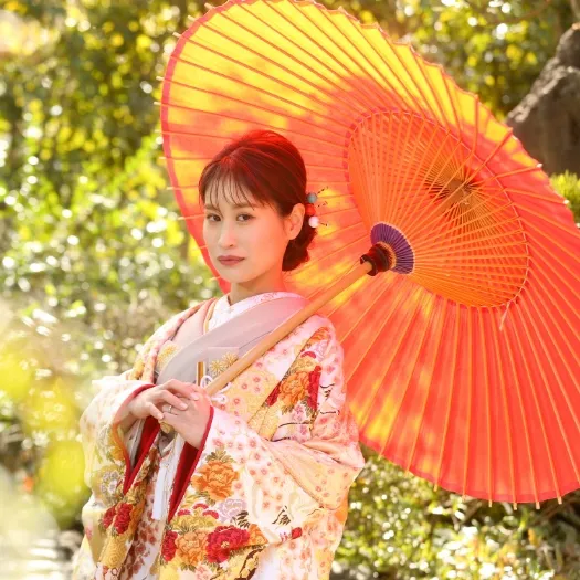 番傘を手にした色打掛の花嫁｜伊勢おかげさま婚