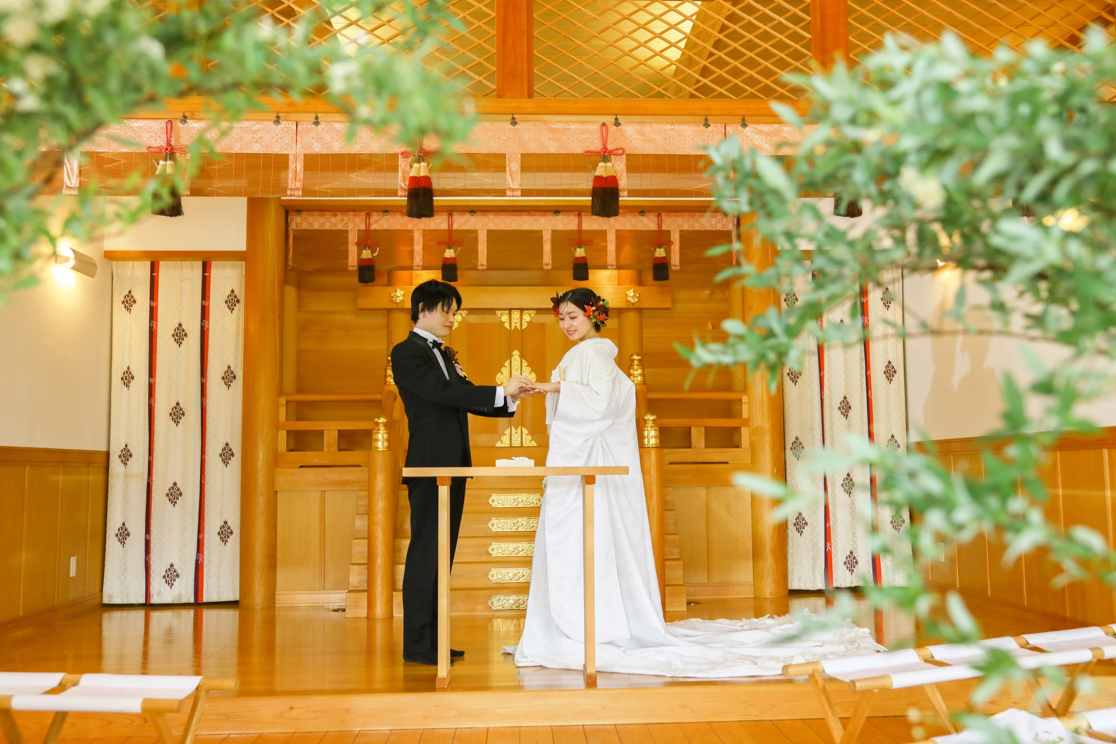 伊勢神宮への結婚奉告参拝に向かうおふたり｜ザ・オランジェガーデン五十鈴川（三重県伊勢市の結婚式場）